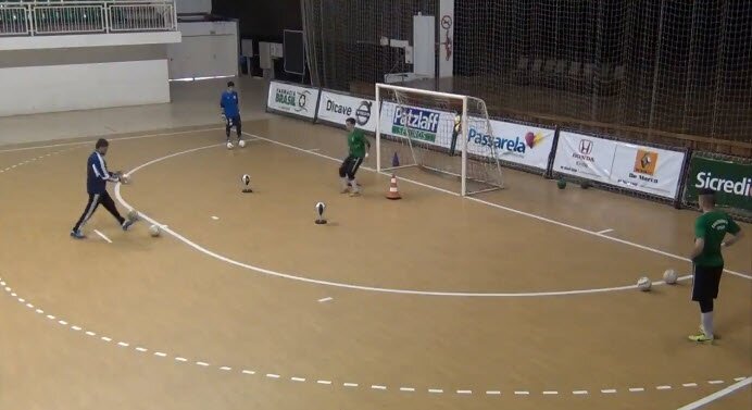 Fuerza explosiva aplicada al entrenamiento combinado de portero de Futbol Sala